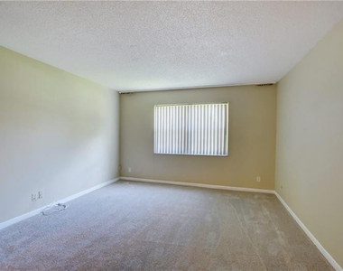 8735 Ramblewood Drive - Photo Thumbnail 9