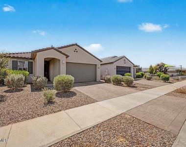 15587 W Kendall Street - Photo Thumbnail 1
