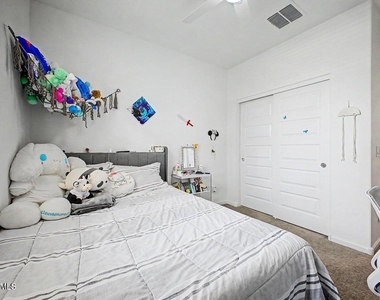 15587 W Kendall Street - Photo Thumbnail 13