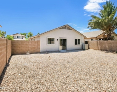 2472 W Wrangler Way - Photo Thumbnail 13
