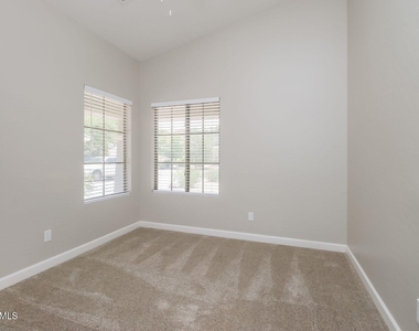 2472 W Wrangler Way - Photo Thumbnail 11