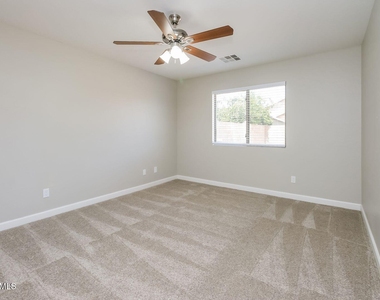 2472 W Wrangler Way - Photo Thumbnail 7