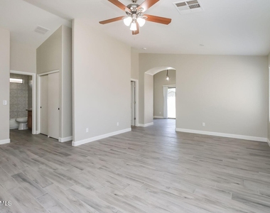 2472 W Wrangler Way - Photo Thumbnail 2