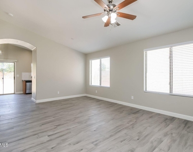 2472 W Wrangler Way - Photo Thumbnail 3