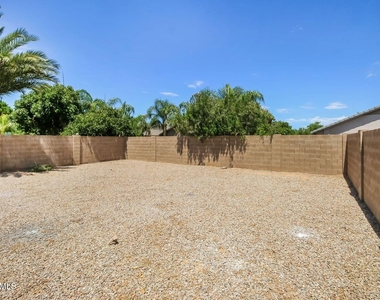 2472 W Wrangler Way - Photo Thumbnail 14