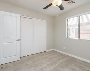 2472 W Wrangler Way - Photo Thumbnail 10