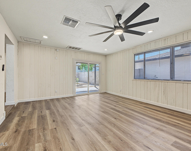 1309 W 7th Place - Photo Thumbnail 10