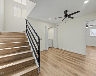 1309 W 7th Place - Photo Thumbnail 31