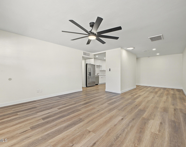 1309 W 7th Place - Photo Thumbnail 5