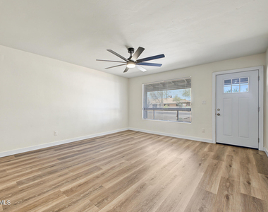 1309 W 7th Place - Photo Thumbnail 3