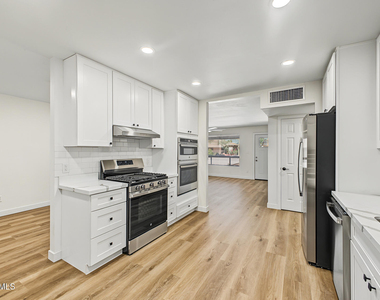 1309 W 7th Place - Photo Thumbnail 13