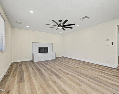 1309 W 7th Place - Photo Thumbnail 8