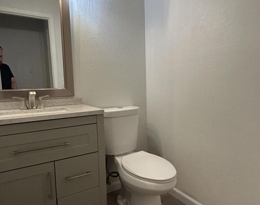 1222 W Baseline Road - Photo Thumbnail 10