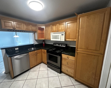 3777 Nw 78th Avenue - Photo Thumbnail 4