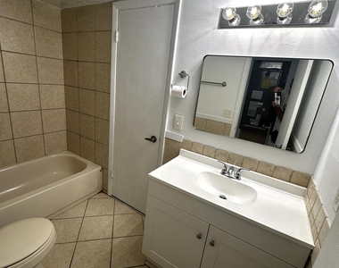 3777 Nw 78th Avenue - Photo Thumbnail 6