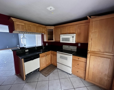3777 Nw 78th Avenue - Photo Thumbnail 3