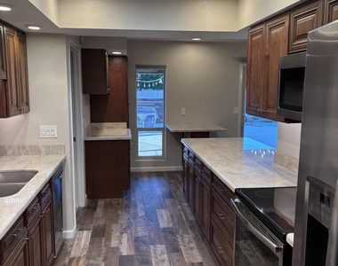 6701 E Kelton Lane - Photo Thumbnail 17