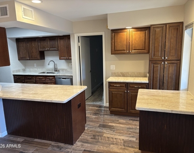 6701 E Kelton Lane - Photo Thumbnail 10