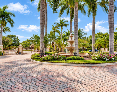 213 Villa Circle - Photo Thumbnail 1