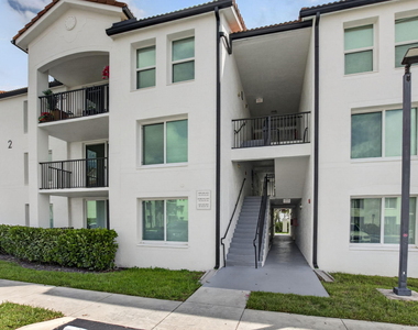 213 Villa Circle - Photo Thumbnail 3