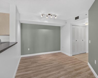 213 Villa Circle - Photo Thumbnail 9
