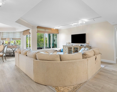 100 Se 5th Avenue - Photo Thumbnail 1