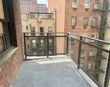 East 82nd St / 2nd Avenue - Photo Thumbnail 7