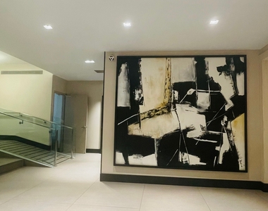 East 82nd St / 2nd Avenue - Photo Thumbnail 10