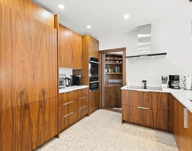 1322 Cordova Road - Photo Thumbnail 9