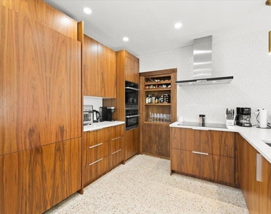 1322 Cordova Road - Photo Thumbnail 8