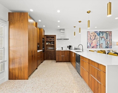 1322 Cordova Road - Photo Thumbnail 7