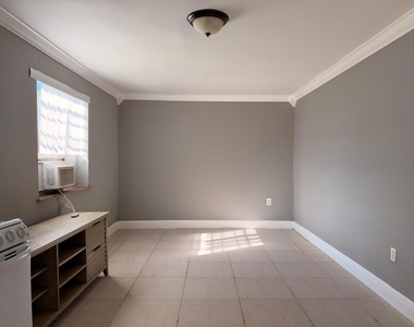 2438 Thomas Street - Photo Thumbnail 2