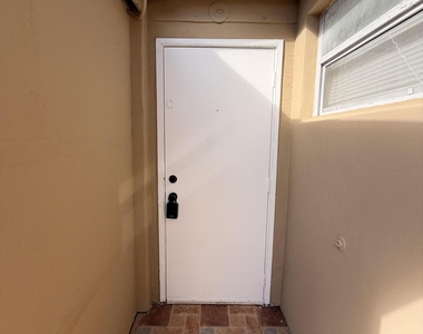 2438 Thomas Street - Photo Thumbnail 7