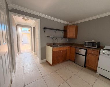 2438 Thomas Street - Photo Thumbnail 6