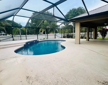 5713 Seagrape Drive - Photo Thumbnail 10