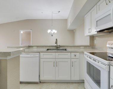 181 Sw Palm Drive - Photo Thumbnail 10