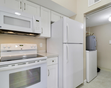181 Sw Palm Drive - Photo Thumbnail 8