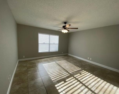 1601 Windorah Way - Photo Thumbnail 6