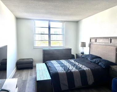 500 Bayview Drive - Photo Thumbnail 5