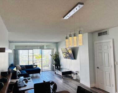 500 Bayview Drive - Photo Thumbnail 1