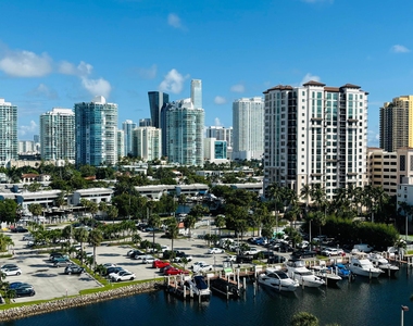 500 Bayview Drive - Photo Thumbnail 8