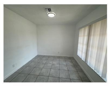 8211 Nw 66th Terrace - Photo Thumbnail 4
