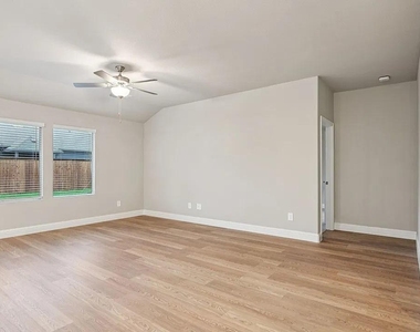 1724 Gardendale Hollow Lane - Photo Thumbnail 10