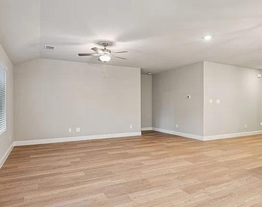 1724 Gardendale Hollow Lane - Photo Thumbnail 5