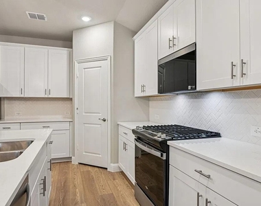 1724 Gardendale Hollow Lane - Photo Thumbnail 12