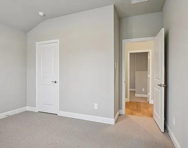 1724 Gardendale Hollow Lane - Photo Thumbnail 6