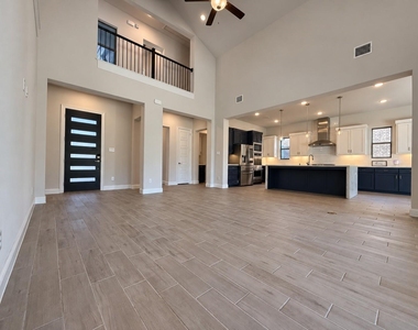 943 Marie Drive - Photo Thumbnail 5