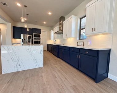 943 Marie Drive - Photo Thumbnail 8