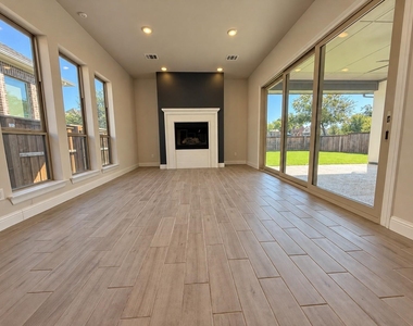 943 Marie Drive - Photo Thumbnail 11