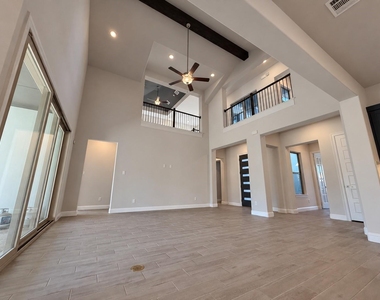 943 Marie Drive - Photo Thumbnail 3